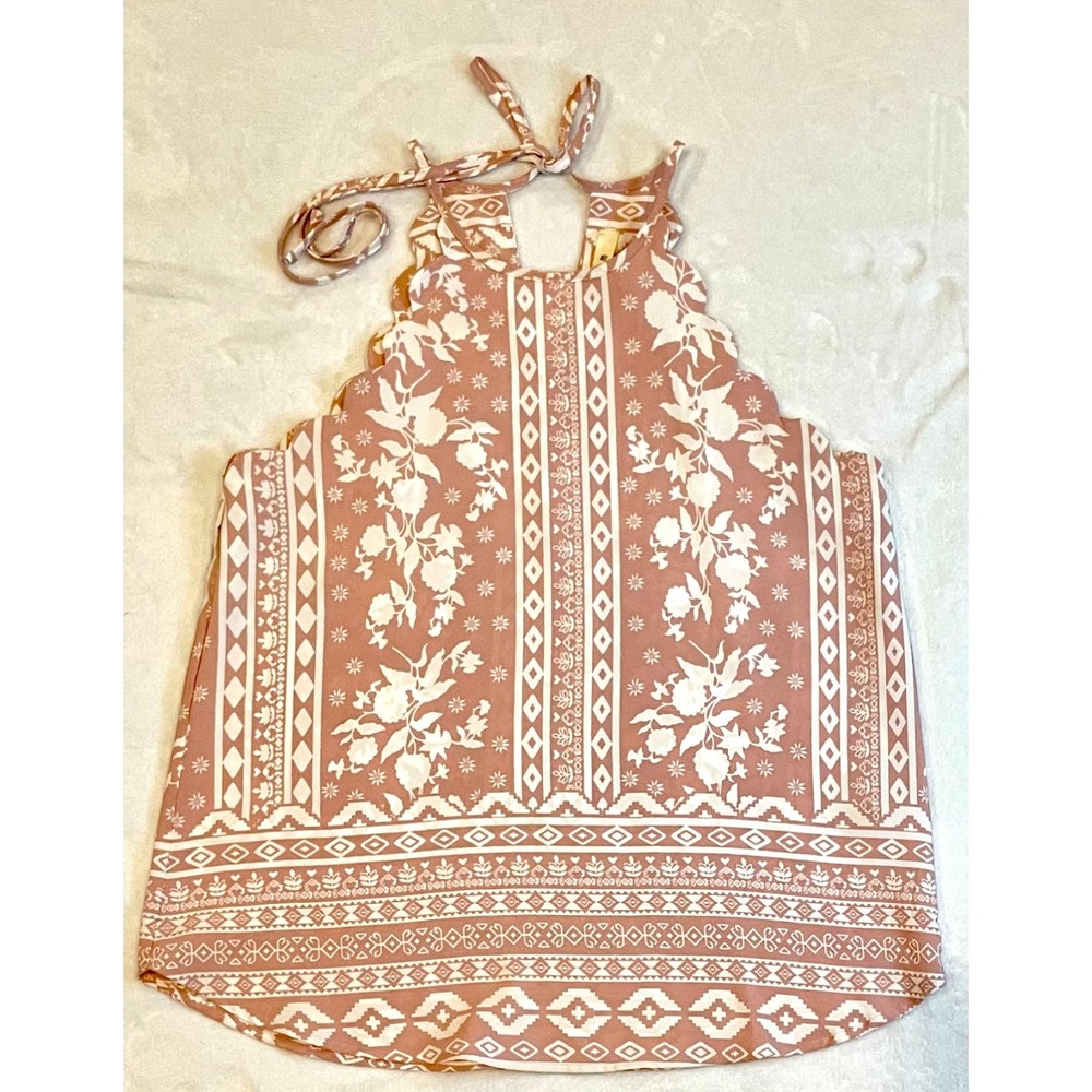 E hanger M Pink and Cream Scalloped Edge Tank